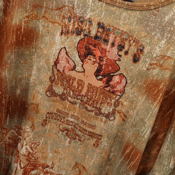 TeeCo Miss Betsy's Graphic 3/4 Sleeve T-Shirt Top - Picture 3 of 5